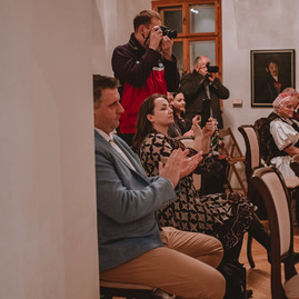 Zväčšiť fotografiu - Múzy ich spojili v dubnickom kaštieli - TSK_POSPB_Múzy nás spájajú_mini-30